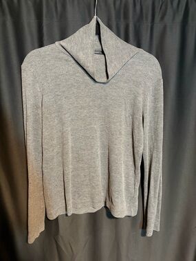 Uniqlo Heather Gray turtleneck fleece long-sleeve top